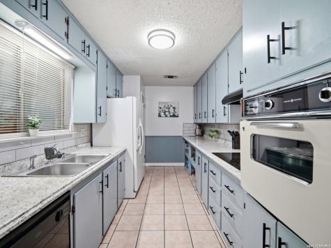 137 Michon Drive S Kerrville TX 78028