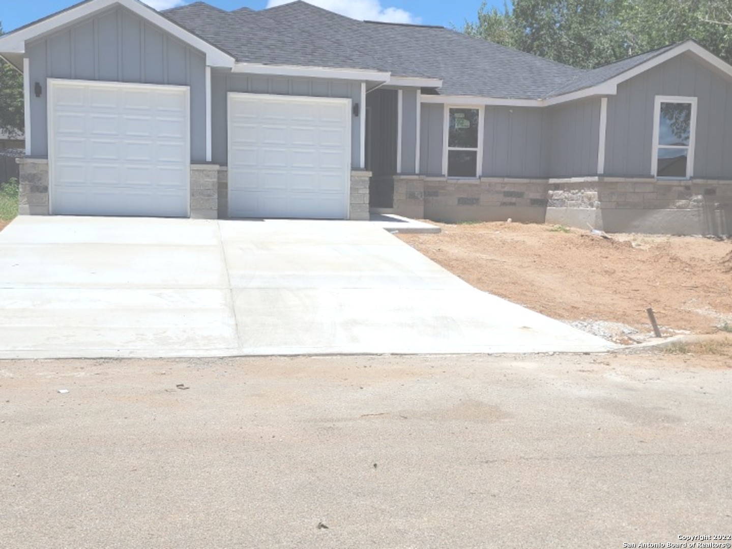 1112 Iris Crescent Drive Floresville TX 78114