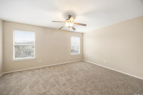 10111 Sparrow Way Universal City TX 78148