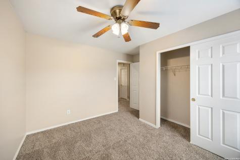 10111 Sparrow Way Universal City TX 78148