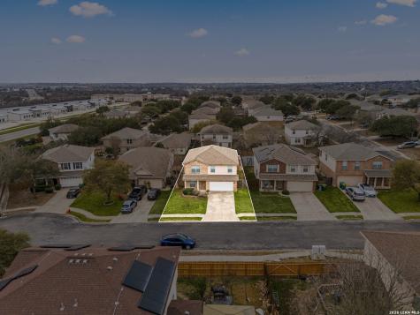 10111 Sparrow Way Universal City TX 78148