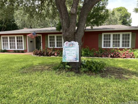 1204 27th Street Hondo TX 78861