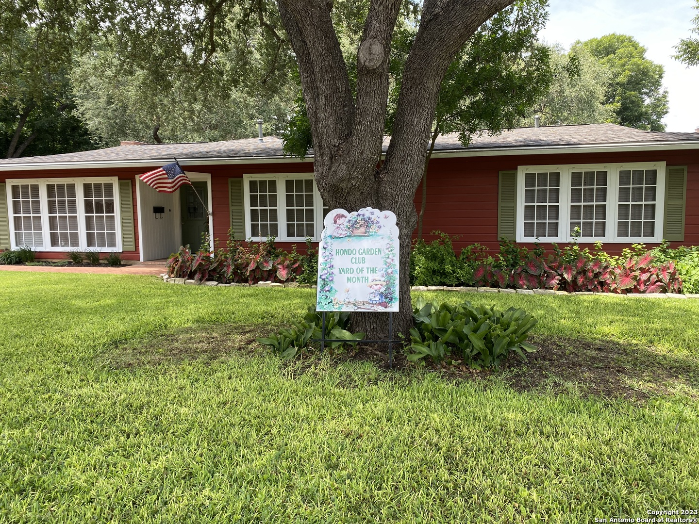1204 27th Street Hondo TX 78861