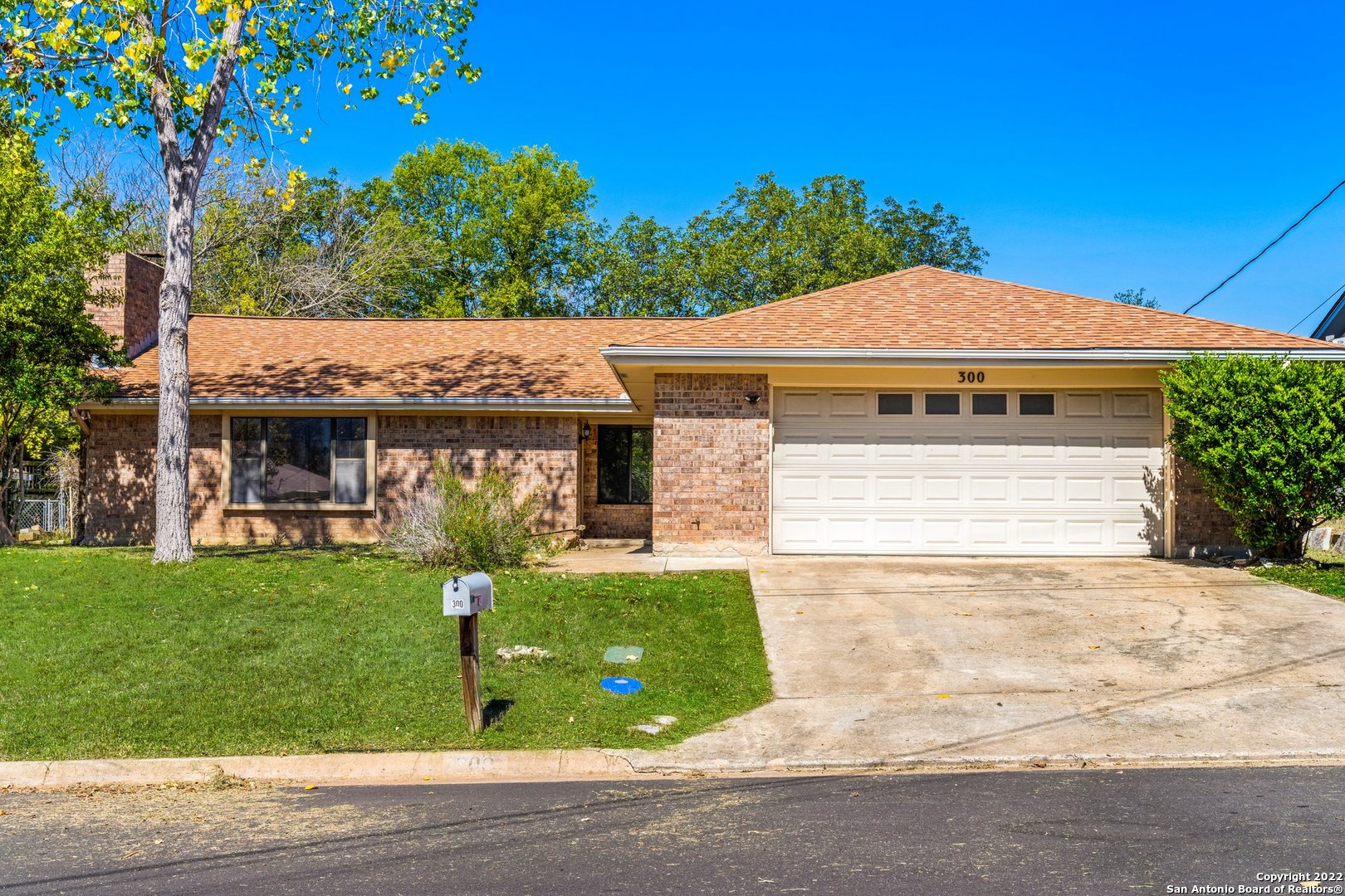 300 Erin Drive Kerrville TX 78028