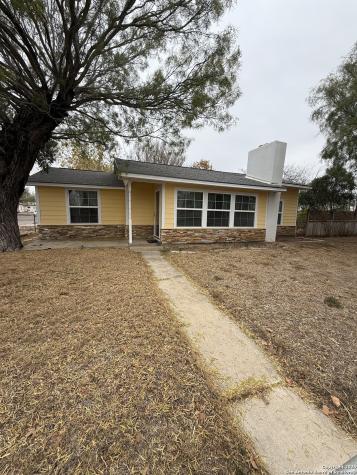 707 W Hay Carrizo Springs TX 78834