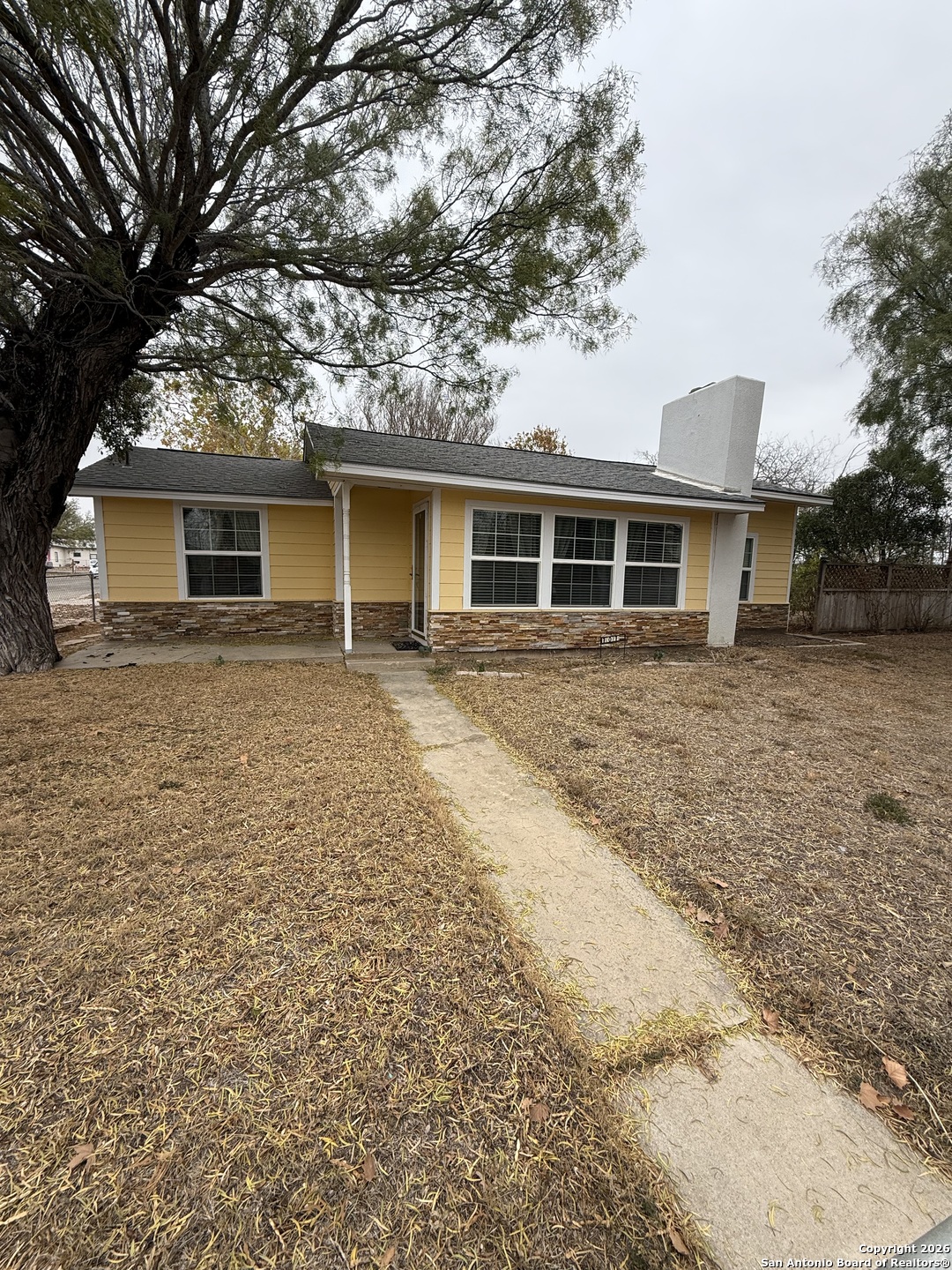707 W Hay Carrizo Springs TX 78834
