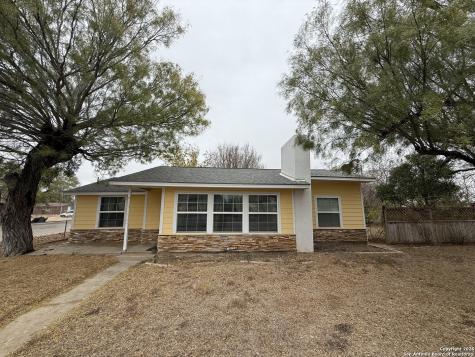 707 W Hay Carrizo Springs TX 78834