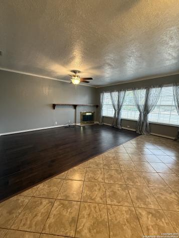 707 W Hay Carrizo Springs TX 78834