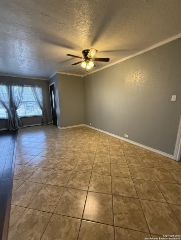 707 W Hay Carrizo Springs TX 78834