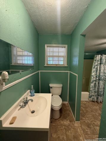 707 W Hay Carrizo Springs TX 78834