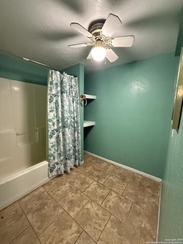707 W Hay Carrizo Springs TX 78834