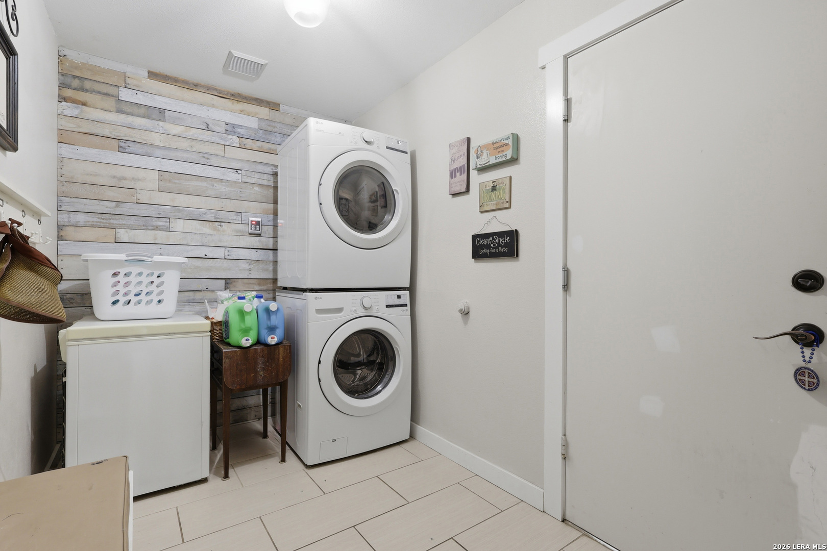 302 Whispering Oaks Adkins TX 78101