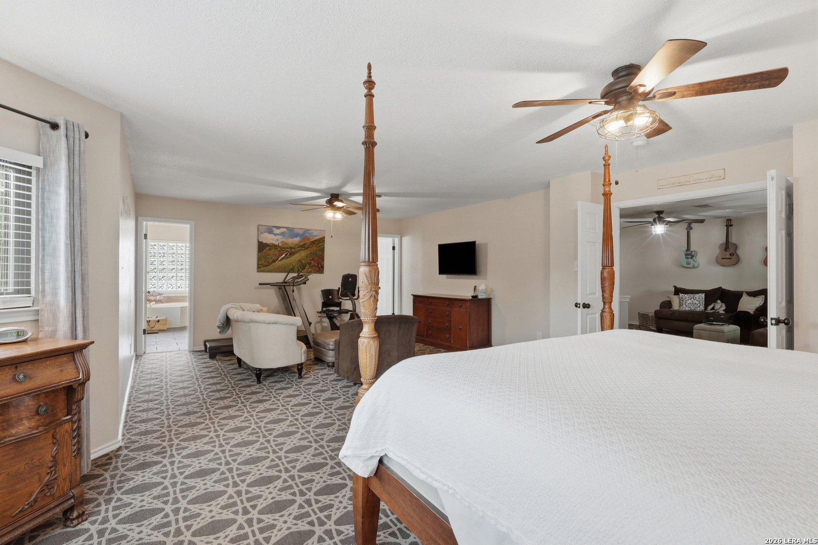 302 Whispering Oaks Adkins TX 78101