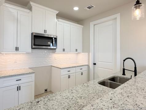 121 Camino Verde Court La Vernia TX 78121