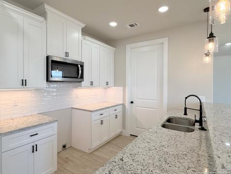 121 Camino Verde Court La Vernia TX 78121