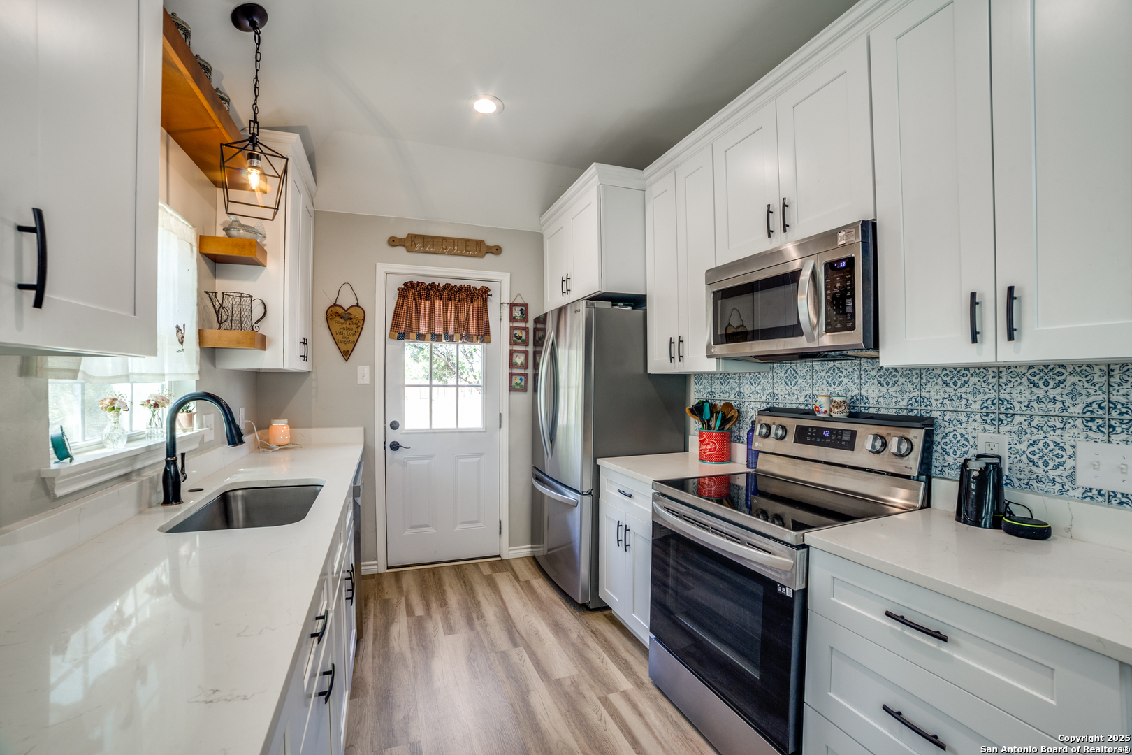 205 Canyon Lake Bandera TX 78003