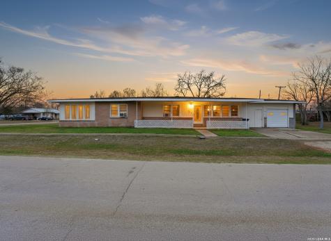 500 N Texas Nixon TX 78140