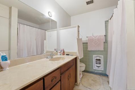 500 N Texas Nixon TX 78140