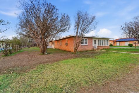 500 N Texas Nixon TX 78140