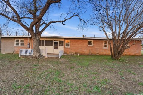 500 N Texas Nixon TX 78140