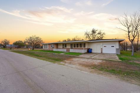 500 N Texas Nixon TX 78140