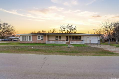 500 N Texas Nixon TX 78140