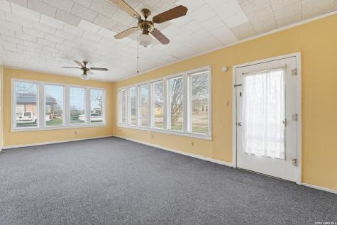 500 N Texas Nixon TX 78140