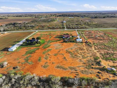 3036 State Highway 97w Floresville TX 78114