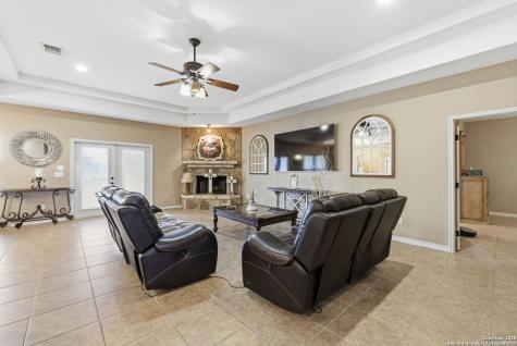 3036 State Highway 97w Floresville TX 78114