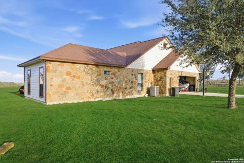 3036 State Highway 97w Floresville TX 78114
