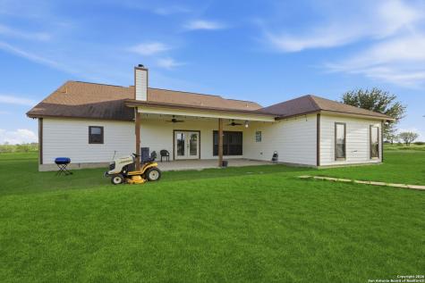 3036 State Highway 97w Floresville TX 78114