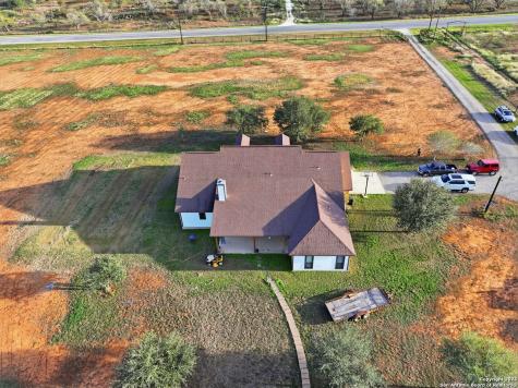 3036 State Highway 97w Floresville TX 78114