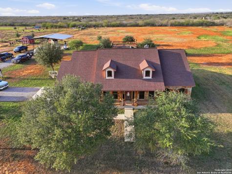 3036 State Highway 97w Floresville TX 78114