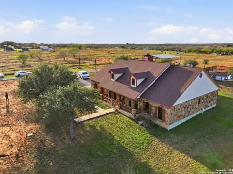 3036 State Highway 97w Floresville TX 78114