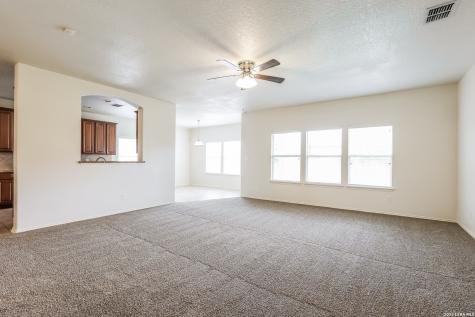 6802 Foster Fields Converse TX 78109