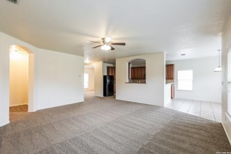 6802 Foster Fields Converse TX 78109