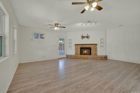 1006 Pecan Floresville TX 78114