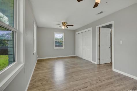 1006 Pecan Floresville TX 78114