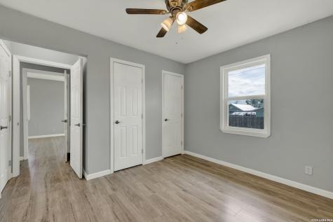1006 Pecan Floresville TX 78114