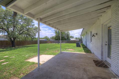 1006 Pecan Floresville TX 78114