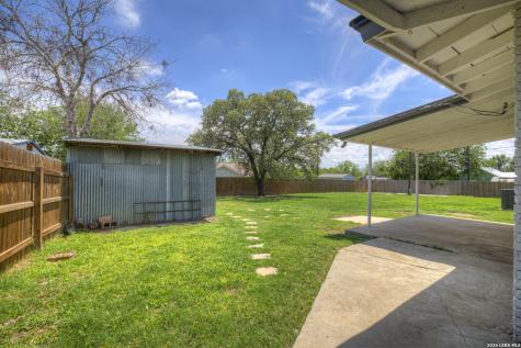 1006 Pecan Floresville TX 78114