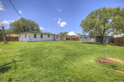 1006 Pecan Floresville TX 78114
