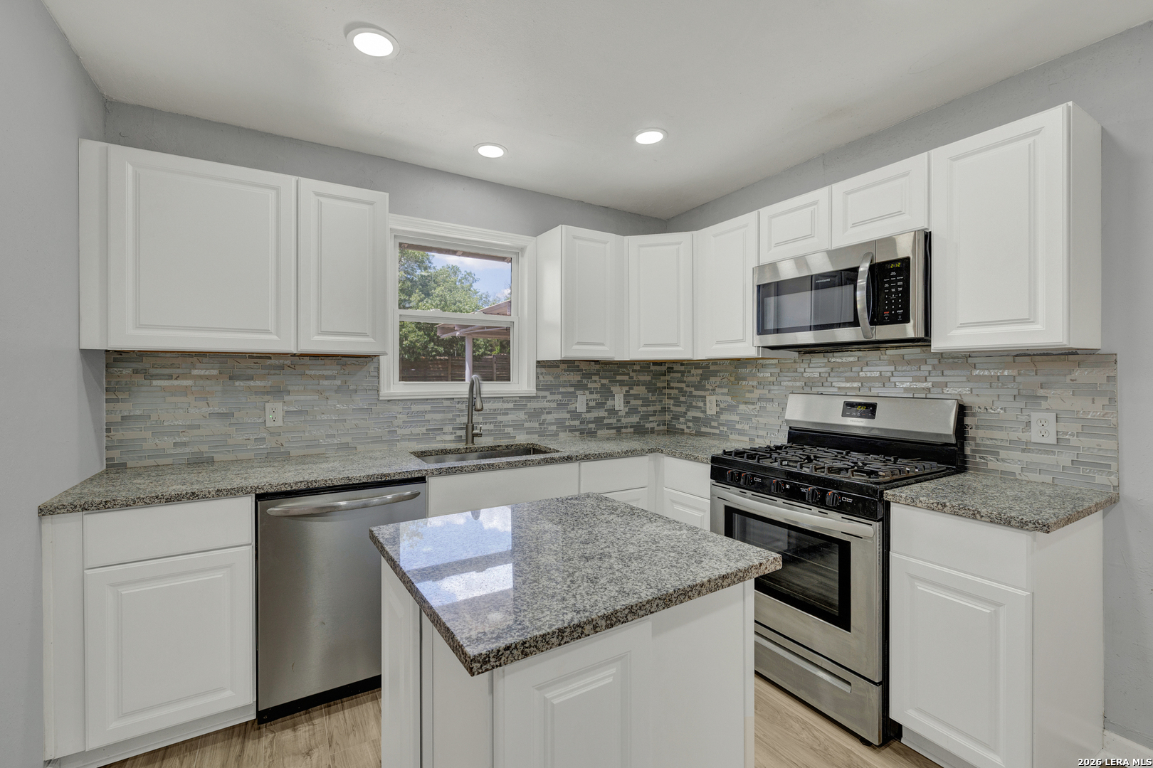 1006 Pecan Floresville TX 78114