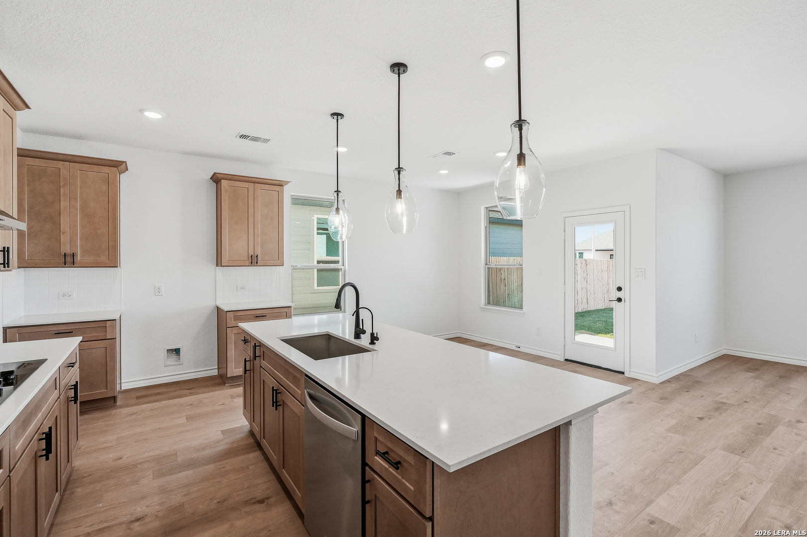 527 Nightingale Avenue Marion TX 78124