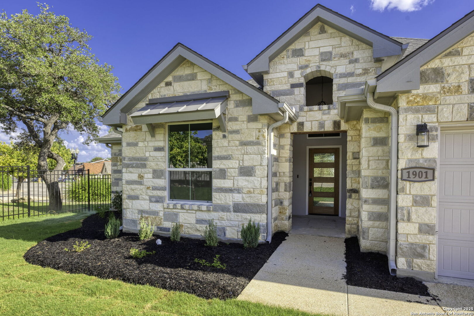 1901 N Chateau Lane Kerrville TX 78028