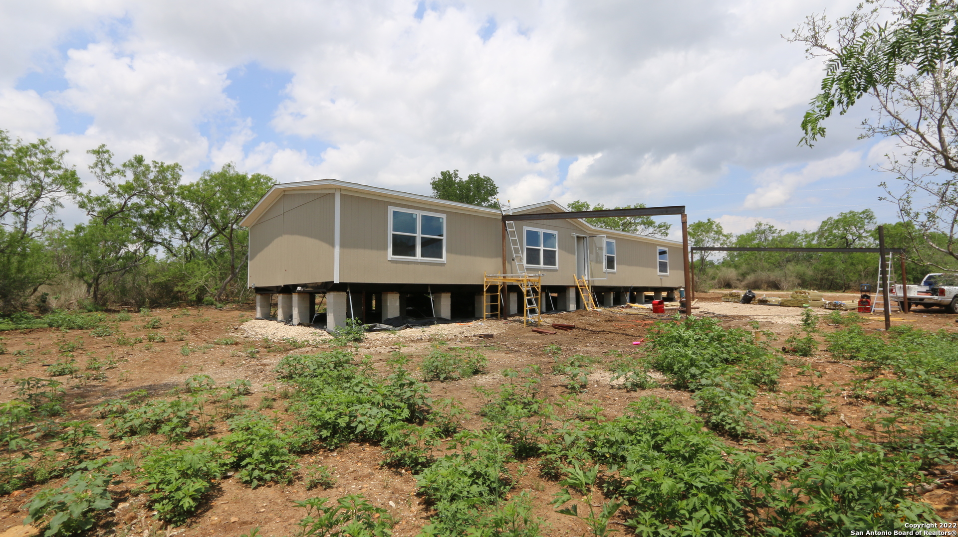 1820 Blue Creek Road La Vernia TX 78121