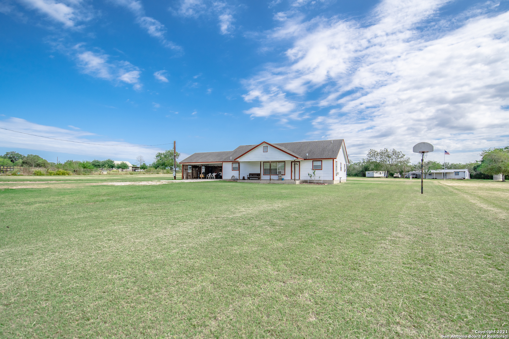 19246 Southton Road Elmendorf TX 78112