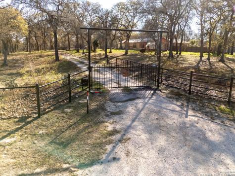 4843 Zion Hill Seguin TX 78155