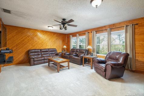 4843 Zion Hill Seguin TX 78155