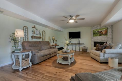 510 Rudeloff Seguin TX 78155